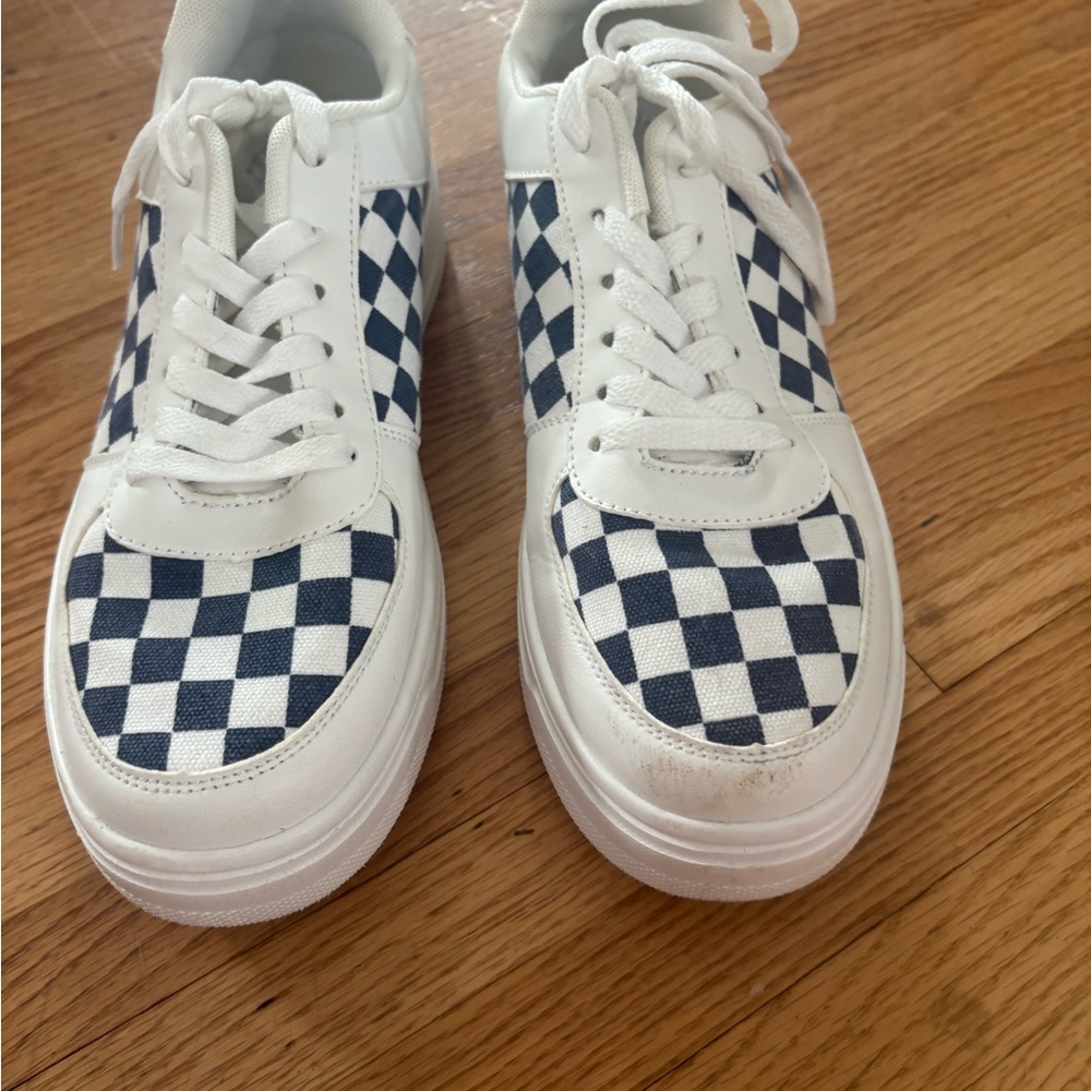 Men's White Athletic Shoes